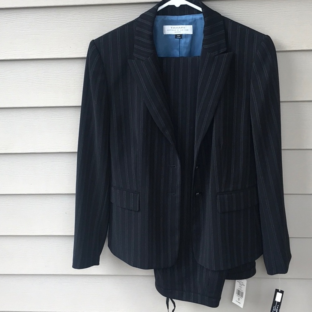 Beautiful Tahari brand matching jacket and slacks.